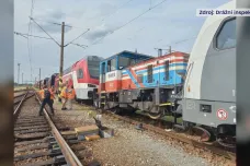 Po nehodě na velimském okruhu jsou poškozené testované vlaky. Jeden člověk utrpěl zranění