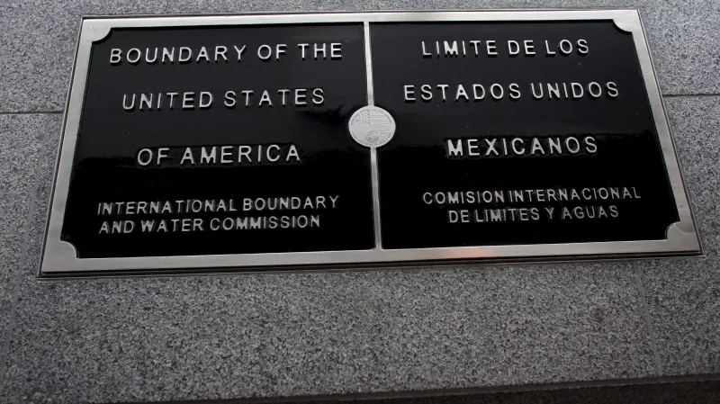 Oznámení o mexicko-americké hranici v Tichuaně