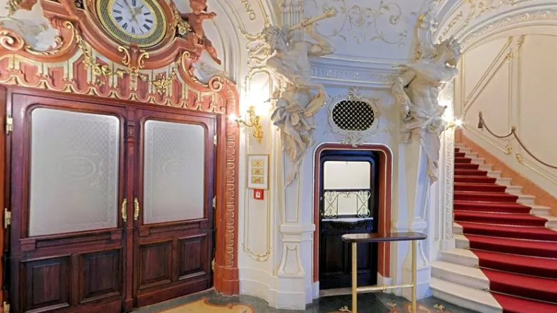 Foyer Karlovarského městského divadla