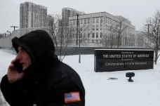 USA evakuují část ambasády v Kyjevě. Diplomaty stahuje i Rusko