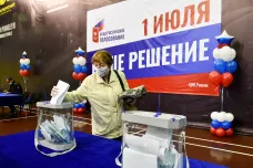 Rusové začali hlasovat o nové ústavě. Úřady podle médií tlačí na lidi, aby šli k urnám