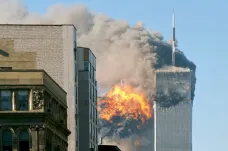 Deset minut, které vyvrátí spekulace o pádu World Trade Center