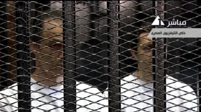 Synové Mubaraka Gamál a Alá (záběr Egyptské státní televize)