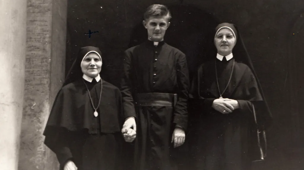 Josef Šupa se sestrami v Římě (1966)