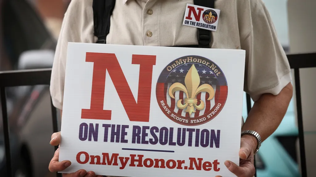 Protest proti přijímání mladých gayů do skautu