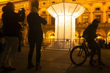 PODÍVEJTE SE: Světelný Signal prošel objektivem fotoaparátu