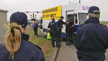 Zásah nizozemské policie proti aktivistům Greenpeace