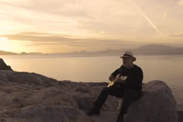 Klip týdne: Rodinná sešlost Davida Gilmoura