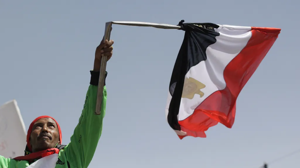 Egyptský protestant demonstruje za rychlejší reformy