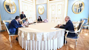 Vladimir Putin přijal dagestánskou dívku Raisat Akipovovou