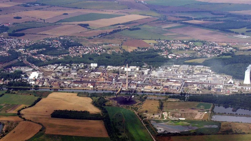 Letecký pohled na Spolanu v Neratovicích a Libiši