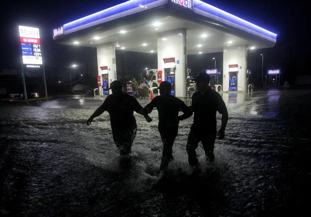Hurikán Hanna zasáhl Texas a část Mexika