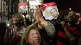 Mubarakovi příznivci protestují proti jeho návratu do věznice