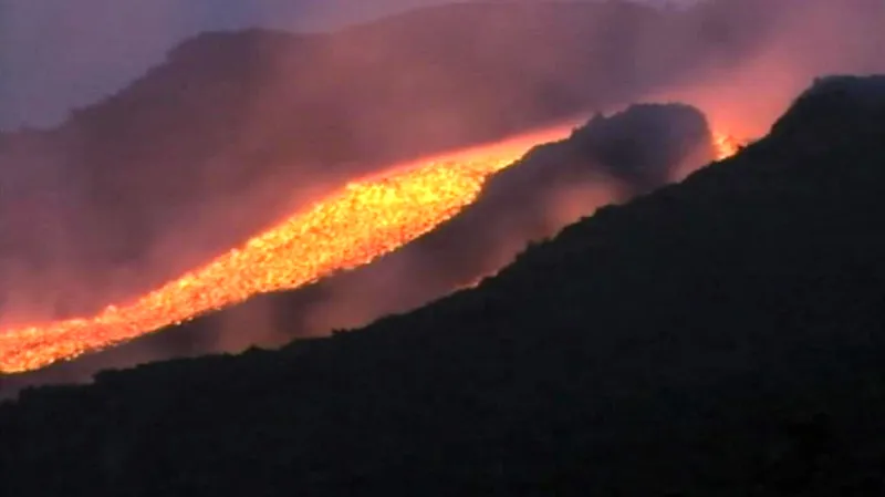 Stromboli opět chrlí lávu