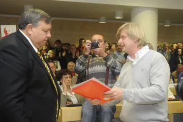 Navzdory protestům má Zlínský kraj v radě komunisty