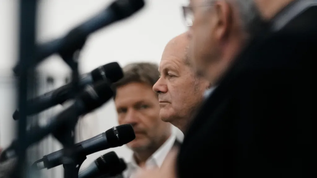 Kandidát SPD na kancléře Olaf Scholz (na snímku uprostřed)