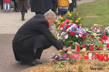 Lidé si připomínají památku obětí předloňské tragédie na filozofické fakultě