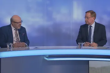 Omezit setkávání pandemickým zákonem lze, říká Arenberger. Že to nejde, ví vláda od začátku, reaguje Válek