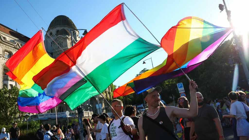 Maďarský pochod hrdosti, který v roce 2025 oficiálně zakázala vláda Viktora Orbána (snímek z 28. června 2025)