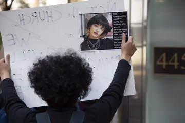 Íránská policie mučila a zabila protestující teenagerku, uvádí podle BBC tajný spis