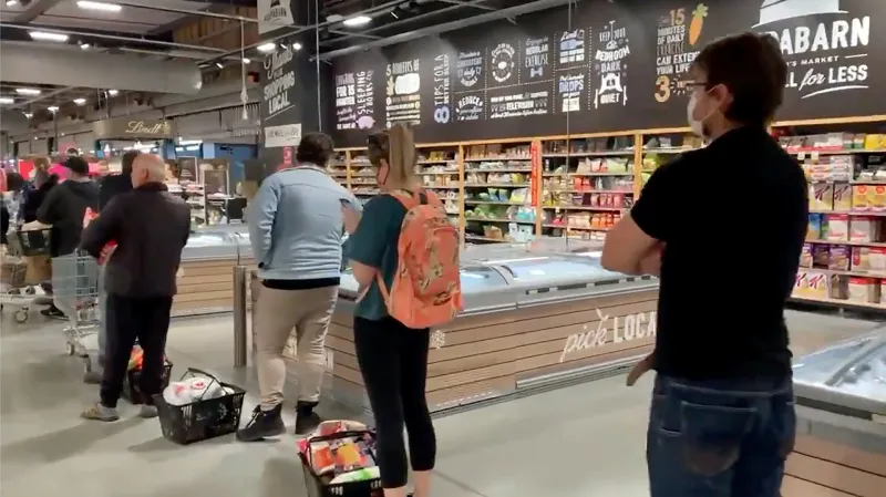 Fronta v supermarketu v Canbeře