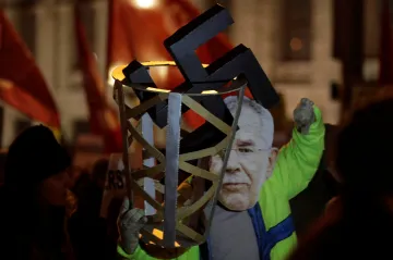 Několik tisíc lidí protestovalo ve Vídni proti plesu Svobodných