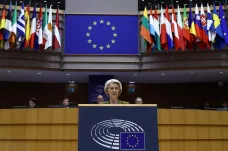 Europoslanci diskutují o zatím nejtvrdší rezoluci vůči Maďarsku. Prověřit má i jednání Komise
