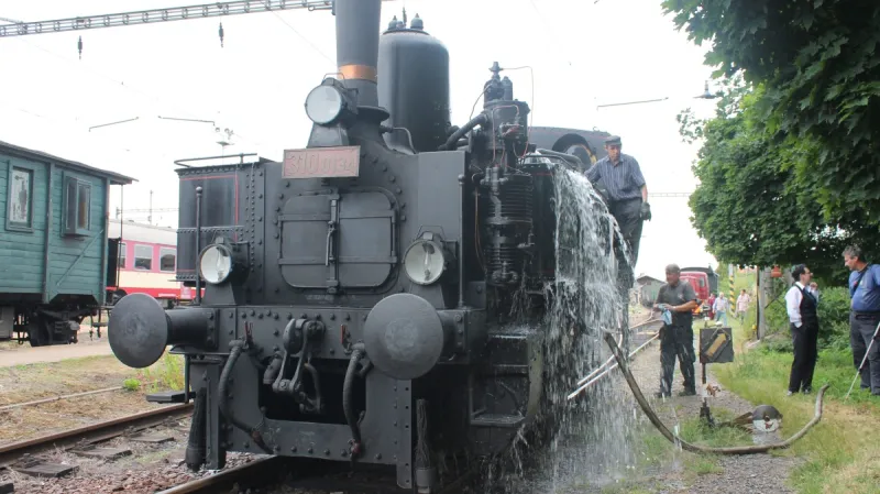 Prázdninový parní vlak z výtopny Jaroměř