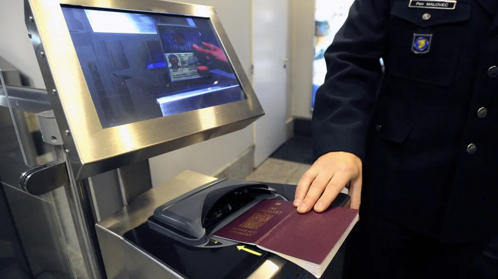 Samoobluslužná brána e-gate pro občany EU