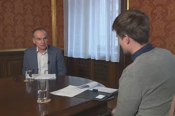 Voliči populistů mají podobné charakteristiky jako imigranti, proto se cítí ohroženi, říká ekonom Zweimüller