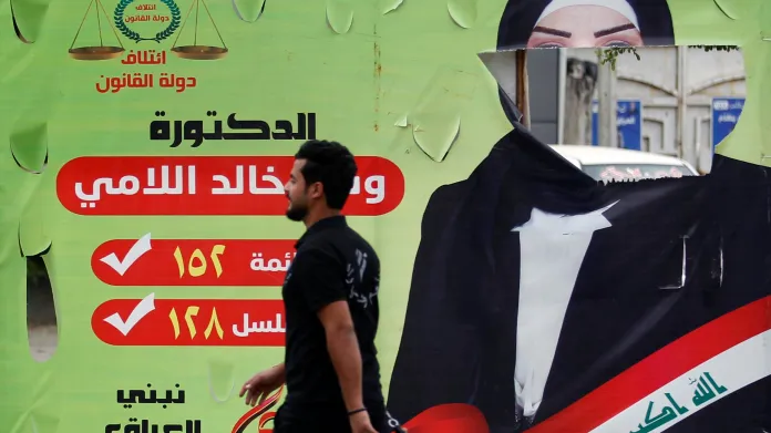 Roztrhaný plakát jedné z iráckých kandidátek