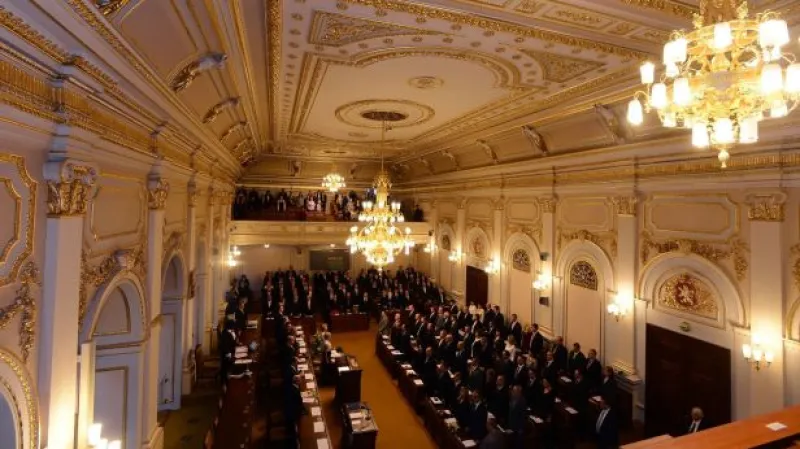 Premiér Rusnok se omluvil