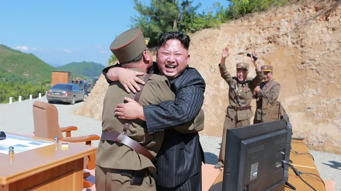 Kim Čong-un se svými generály