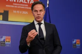 Rutte ocenil, že se Berlín ujímá vedení ve zvyšování výdajů na obranu