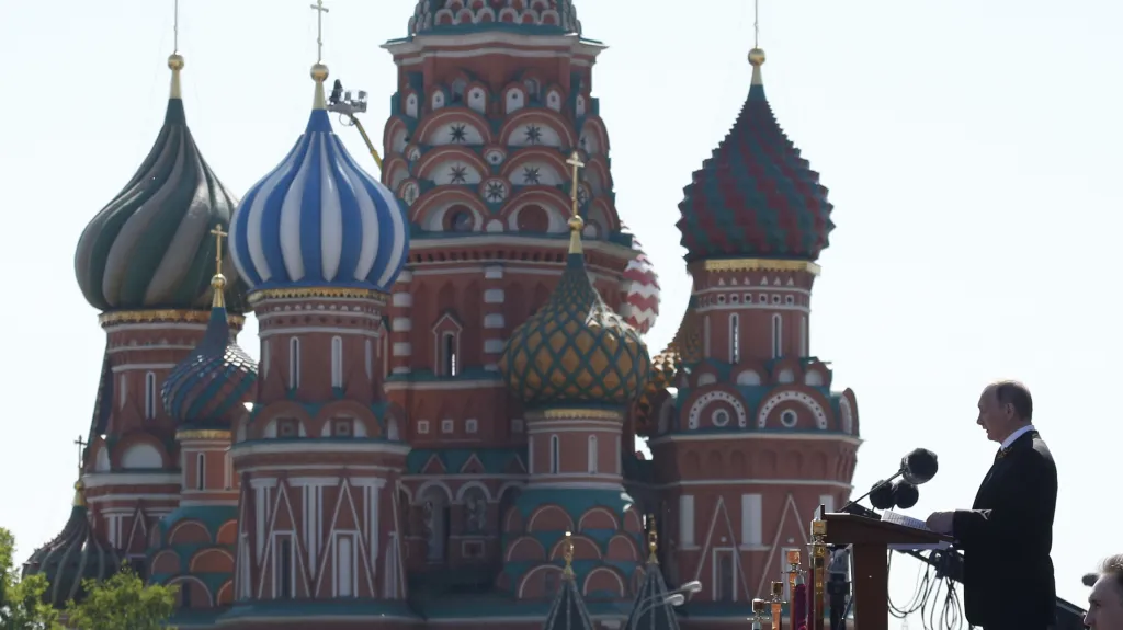 Prezident Vladimir Putin při letošních oslavách konce druhé světové války na Rudém náměstí v Moskvě