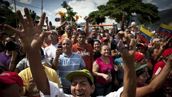 Chávezovi příznivci čekají na výsledky voleb