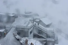 Na hřebenech Alp sněží, na Zugspitze napadlo přes 20 centimetrů sněhu