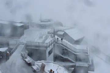 Na hřebenech Alp sněží, na Zugspitze napadlo přes 20 centimetrů sněhu