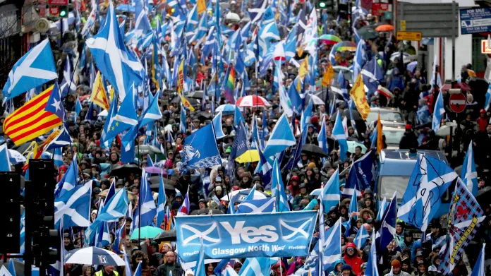 Pochod příznivců skotské nezávislosti v Glasgow v lednu 2020