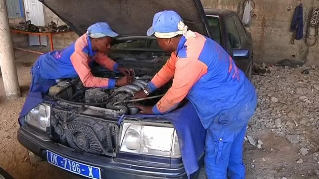 V Senegalu vám opraví auto i ženy
