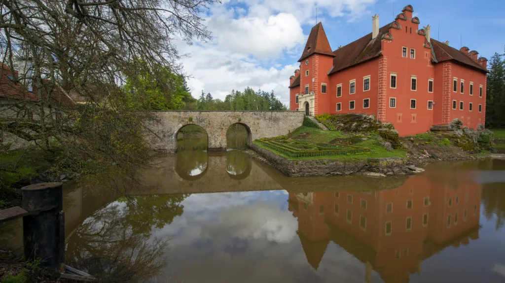 Rybník u zámku Červená Lhota je opět napuštěný