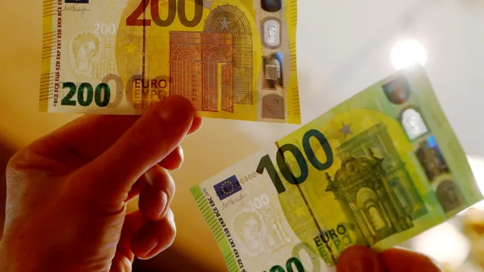 Nové bankovky v hodnotě 100 a 200 eur obsahují nové bezpečnostní prvky.
