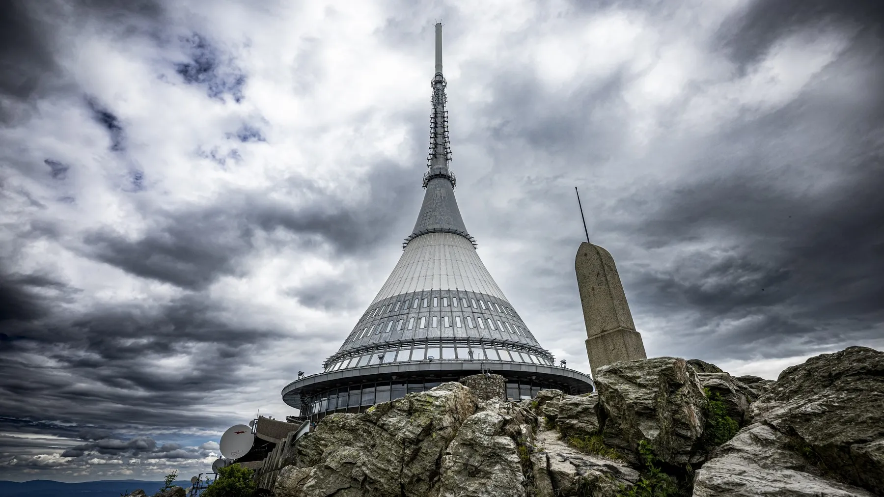 Liberecký kraj koupí hotel a vysílač Ještěd