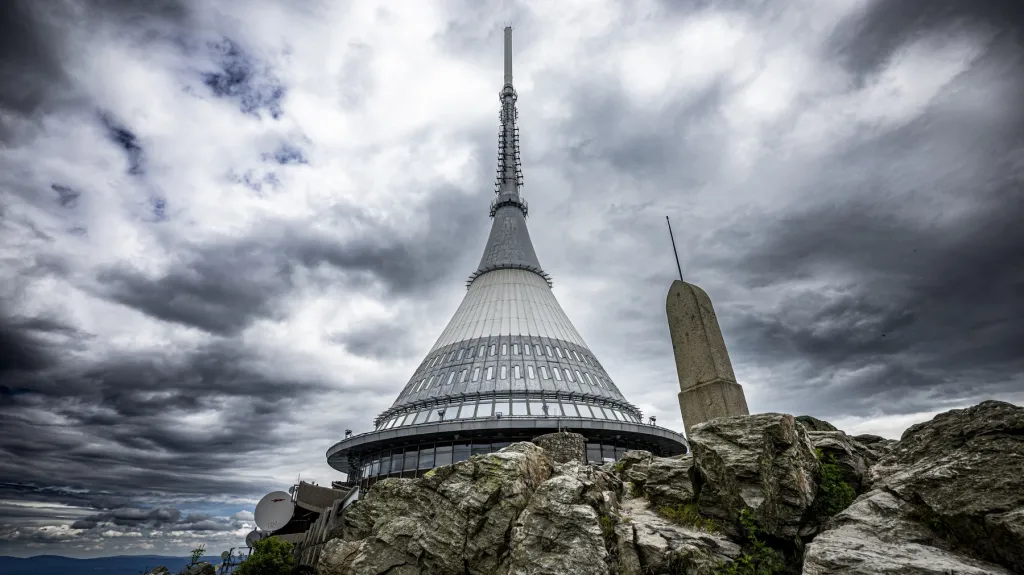 Horský hotel a vysílač Ještěd