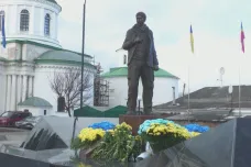 „Sláva Ukrajině.“ Zavražděný ukrajinský voják má v rodném městě sochu