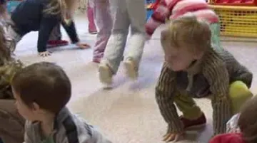 Děti v Arnoldově vile tráví kvůli poruše kotle většinu času pohybovými hrami
