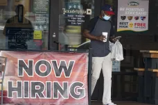 Nezaměstnanost v USA pátý měsíc v řadě klesá. Trh práce se postupně zotavuje z těžkého zásahu