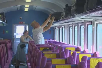 První cestující se vydali z Prahy pravidelným přímým spojem na vídeňské letiště
