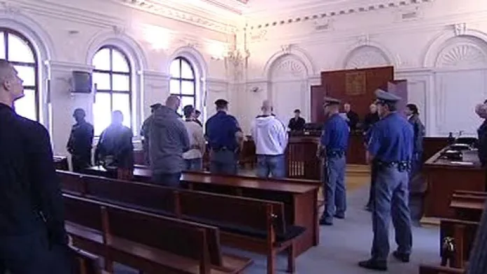 Krajský soud v Plzni zprostil sedm členů takzvaného Zádamského gangu obžaloby.