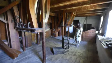 Historický mlýn v Nivnici zbavili pracovníci dřevokazného hmyzu